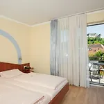 Land-gut-hotel Burgblick 3* באד קראוצנבאך